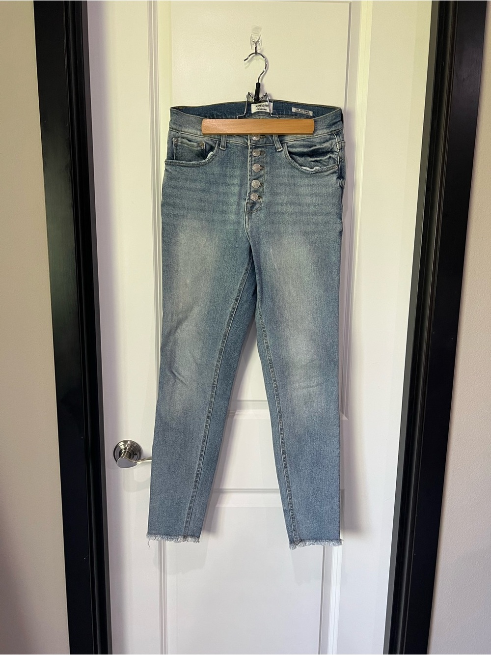 Kensie Light Blue High-Rise Button-Fly Cropped Jeans